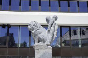 Rathausplatz St.Vith: Vitus-Skulptur aufgestellt